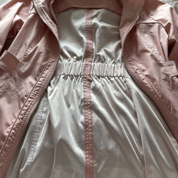 Guess Slick Softshell Rain Jacket (NWT) - Picture 12 of 16